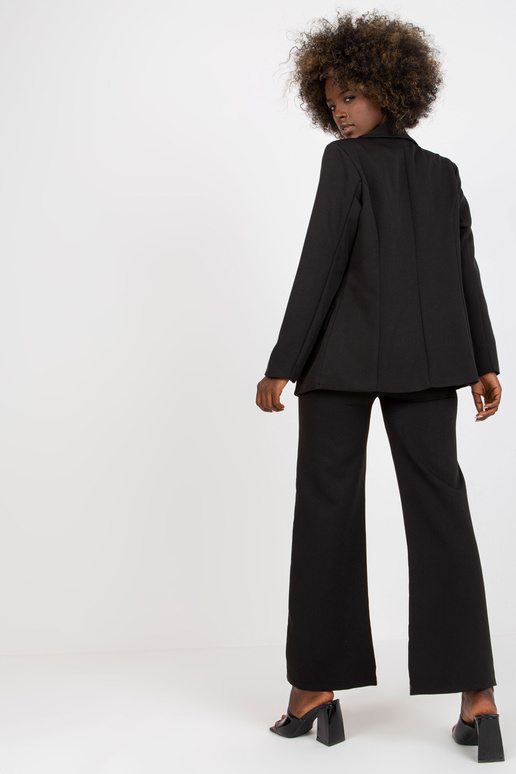 Juodas elegantiškas švarkas su pečių... Juodas elegantiškas švarkas su pečių...