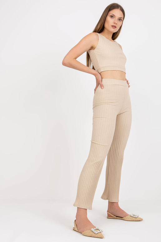 Smėlio spalvos dviejų dalių... Smėlio spalvos dviejų dalių...