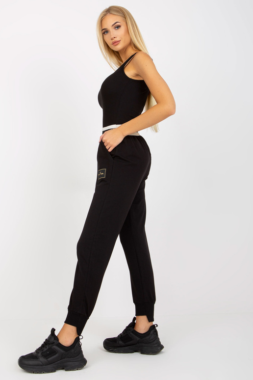 Juodos sportinės kelnės su kišenėmis...