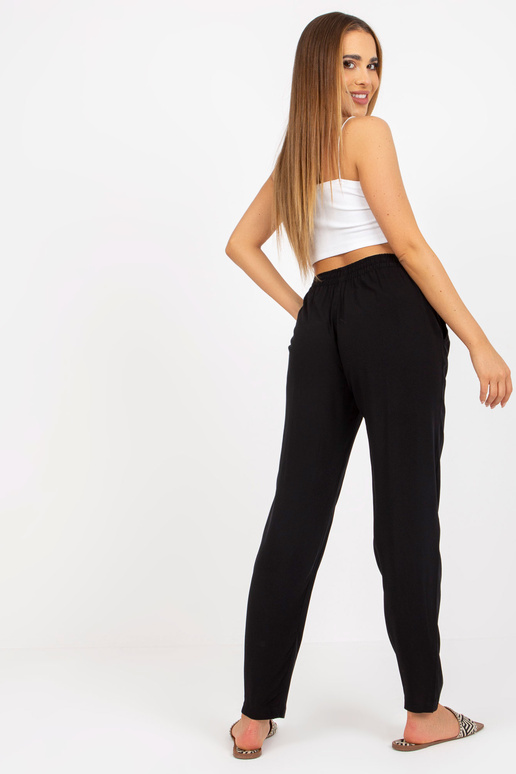 Juodos lengvos kelnės iš SUBLEVEL...