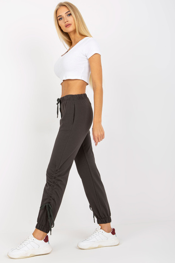 Moteriškos chaki spalvos...