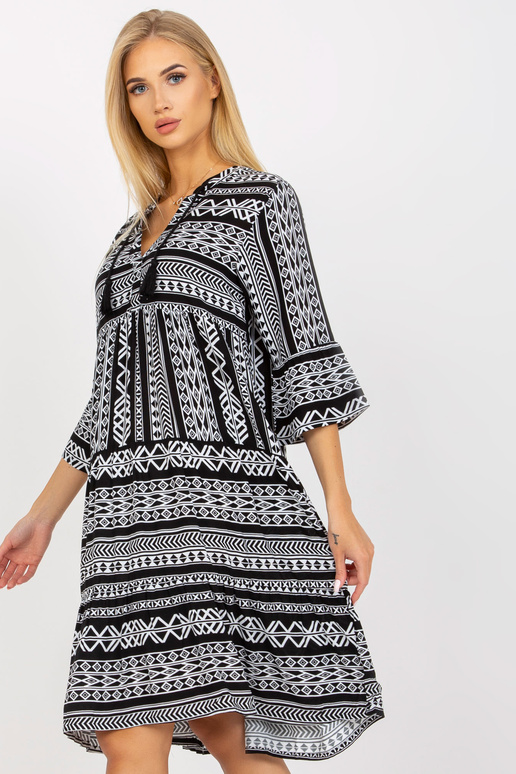 Juoda raštuota suknelė su raukiniais... Juoda raštuota suknelė su raukiniais...