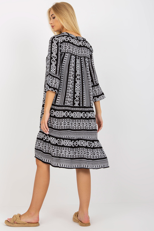 Juoda raštuota suknelė su raukiniais... Juoda raštuota suknelė su raukiniais...