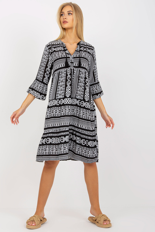 Juoda raštuota suknelė su raukiniais... Juoda raštuota suknelė su raukiniais...