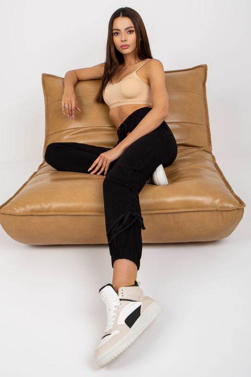 Juodos medvilninės sportinės kelnės...