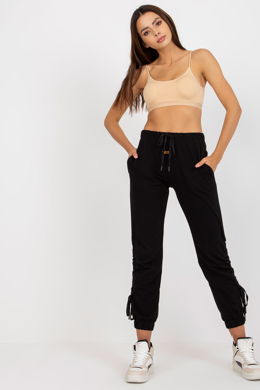 Juodos medvilninės sportinės kelnės...