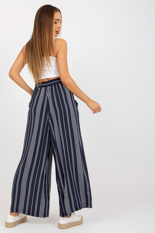 Tamsiai mėlynos šviesios kelnės iš...