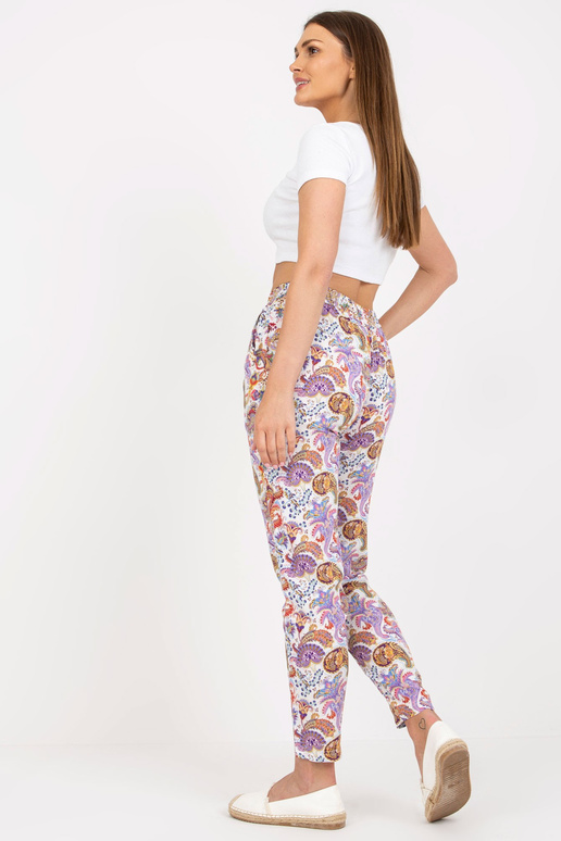 Baltos ir violetinės spalvos...