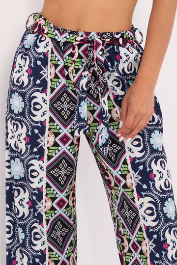 Juodos plataus rašto...