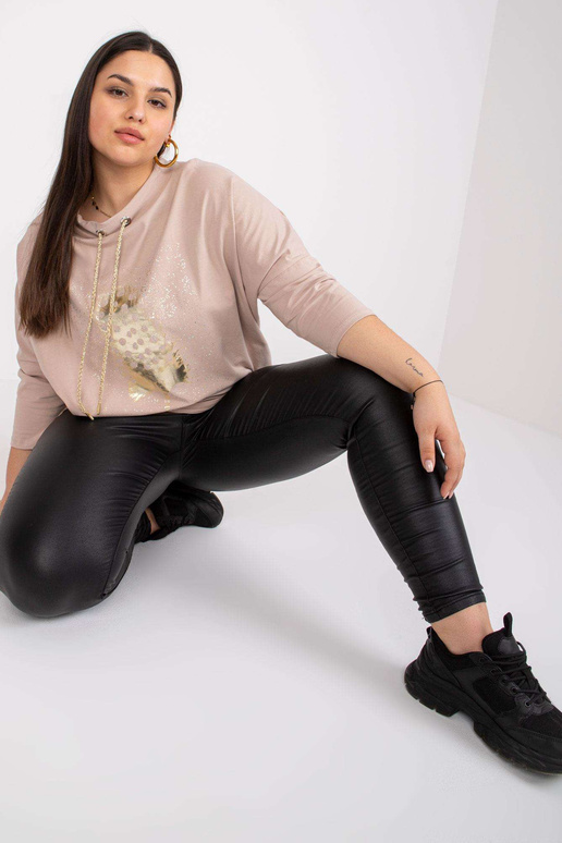 Šviesiai smėlio spalvos laisva plius... Šviesiai smėlio spalvos laisva plius...