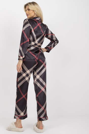 Juoda dirbtinio atlaso...