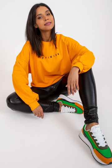 Šviesiai oranžinis laisvas...