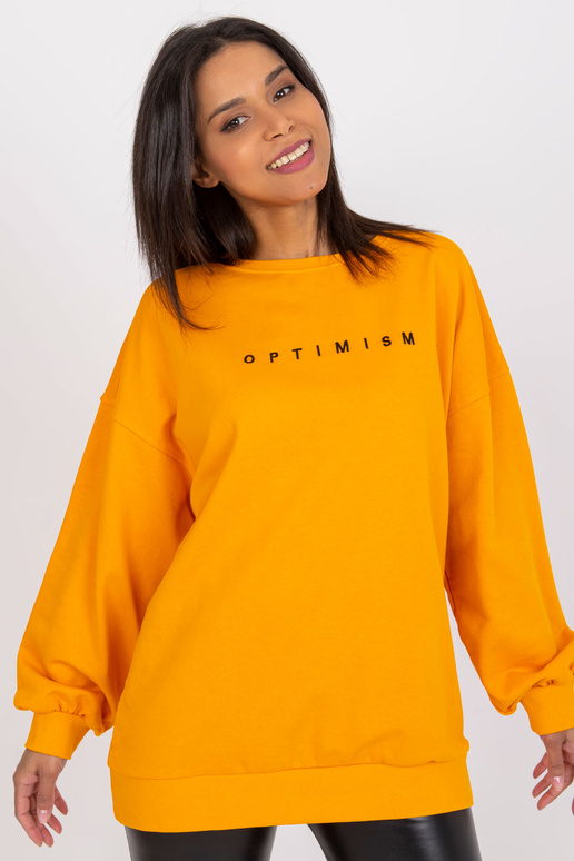 Šviesiai oranžinis laisvas megztinis... Šviesiai oranžinis laisvas megztinis...