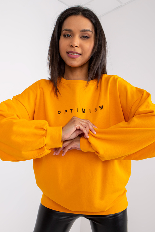 Šviesiai oranžinis laisvas megztinis... Šviesiai oranžinis laisvas megztinis...