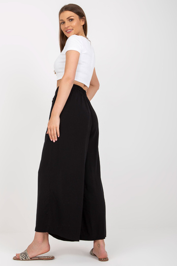 Juodos plataus audinio...