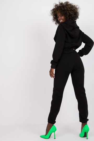 Juodas sportinio kostiumo... 2