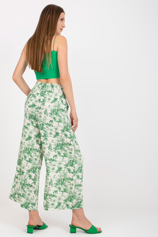 Šviesiai smėlio spalvos šviesios...