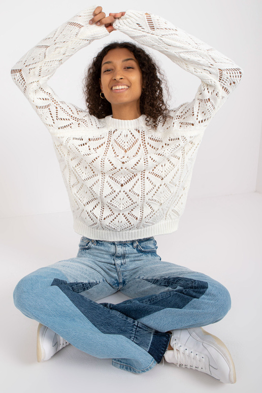 Baltas ažūrinis klasikinis megztinis...