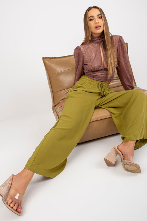 Alyvuogių šviesių plačių kelnių...