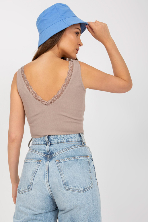 Tamsiai smėlio spalvos briaunotas...