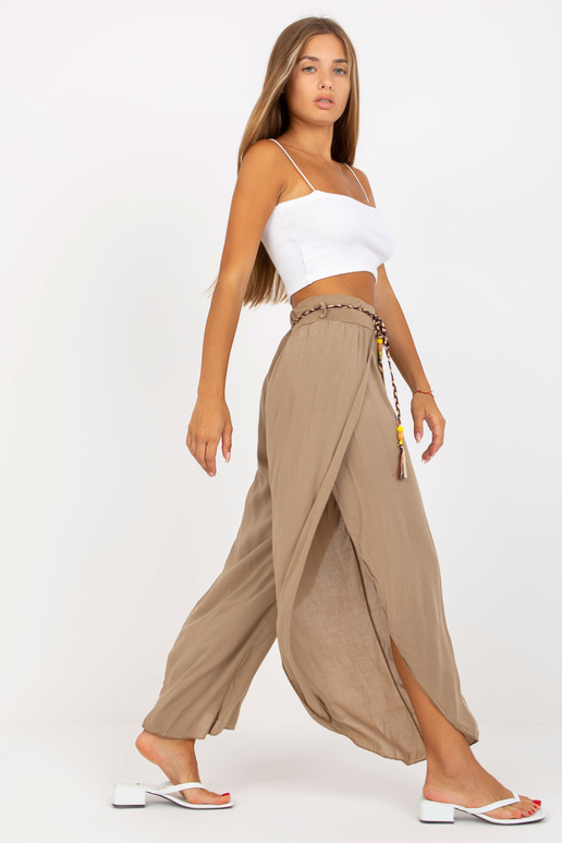 Tamsiai smėlio spalvos šviesios... Tamsiai smėlio spalvos šviesios...