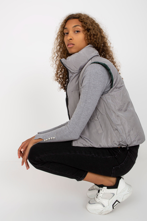 Tamsiai žalia trumpa pūkinė liemenė... Tamsiai žalia trumpa pūkinė liemenė...