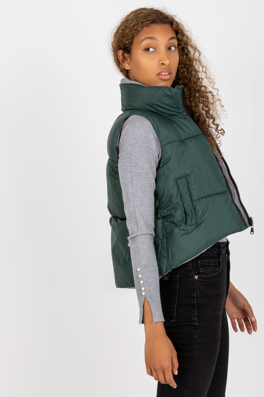 Tamsiai žalia trumpa pūkinė liemenė... Tamsiai žalia trumpa pūkinė liemenė...