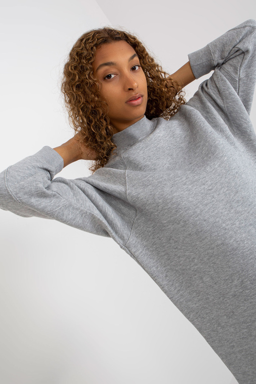 Šviesiai pilka tiesi megztinė suknelė...