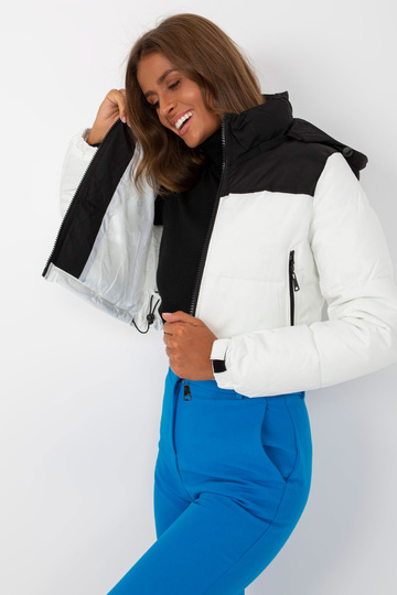 Juodai balta dygsniuota...