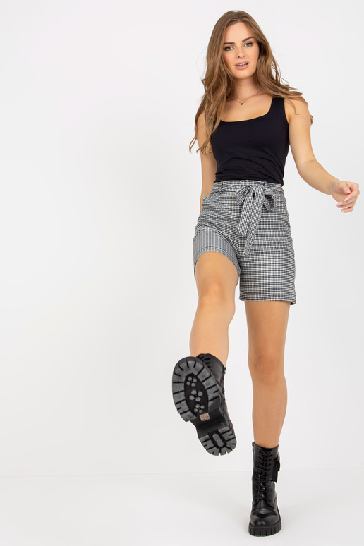 Juodai balti elegantiški languoti šortai Juodai balti elegantiški languoti šortai