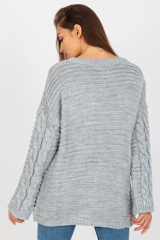 Pilkas megztinis su pynėmis ir...