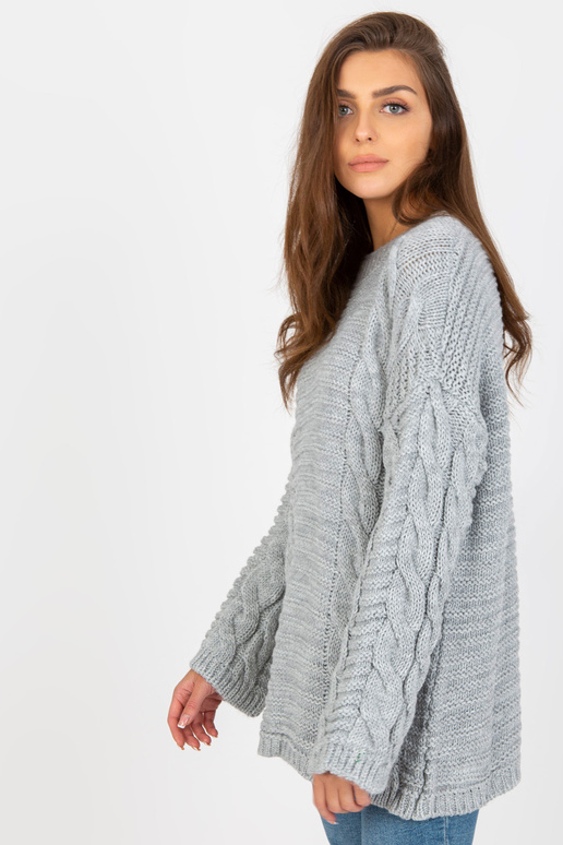 Pilkas megztinis su pynėmis ir...