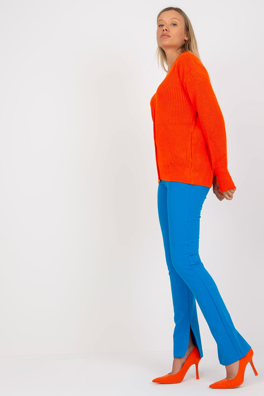 Oranžinis megztinis su didelėmis...