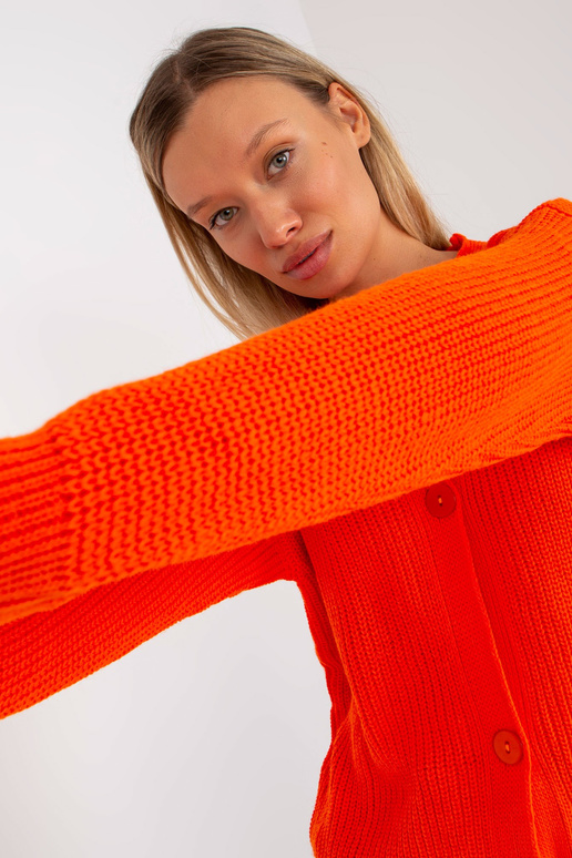 Oranžinis megztinis su didelėmis...