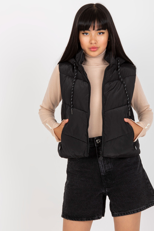 Juoda trumpa liemenė su gobtuvu