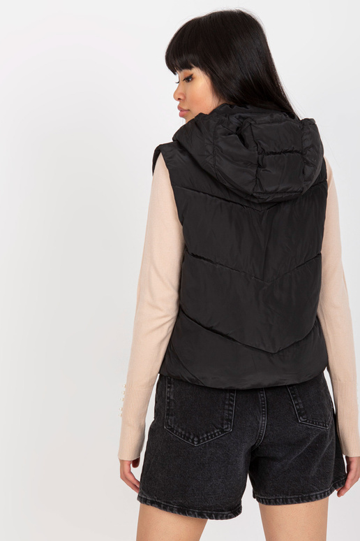 Juoda trumpa liemenė su gobtuvu