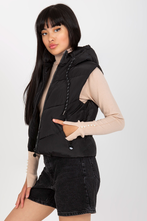 Juoda trumpa liemenė su gobtuvu