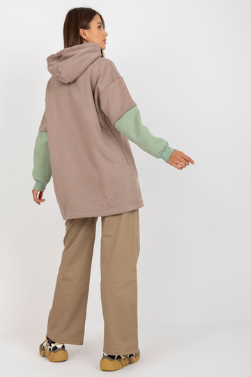 Tamsiai smėlio spalvos...