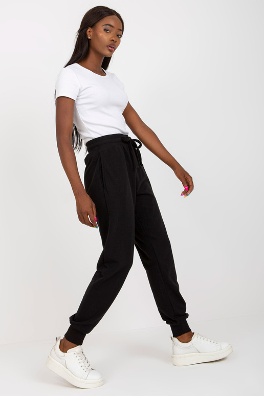 Juodos bazinės sportinės kelnės su...