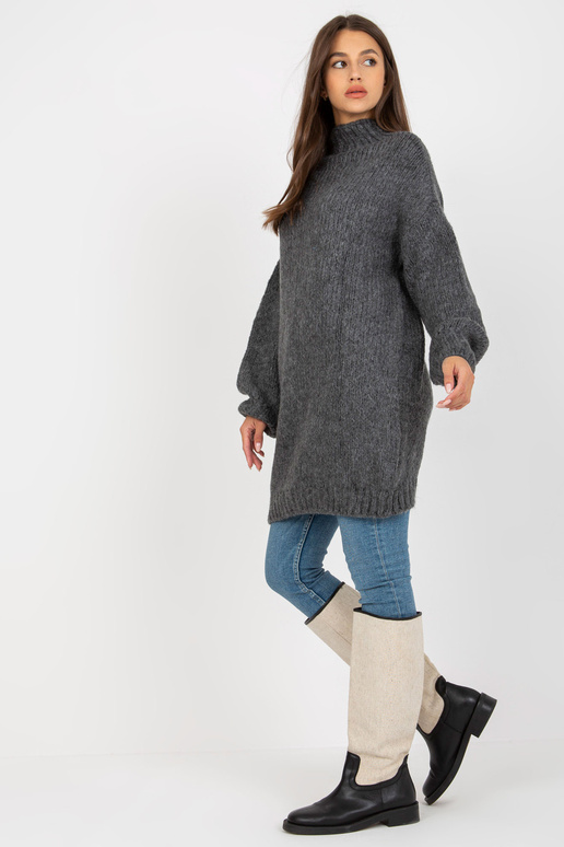 Tamsiai pilka laisva megzta suknelė...