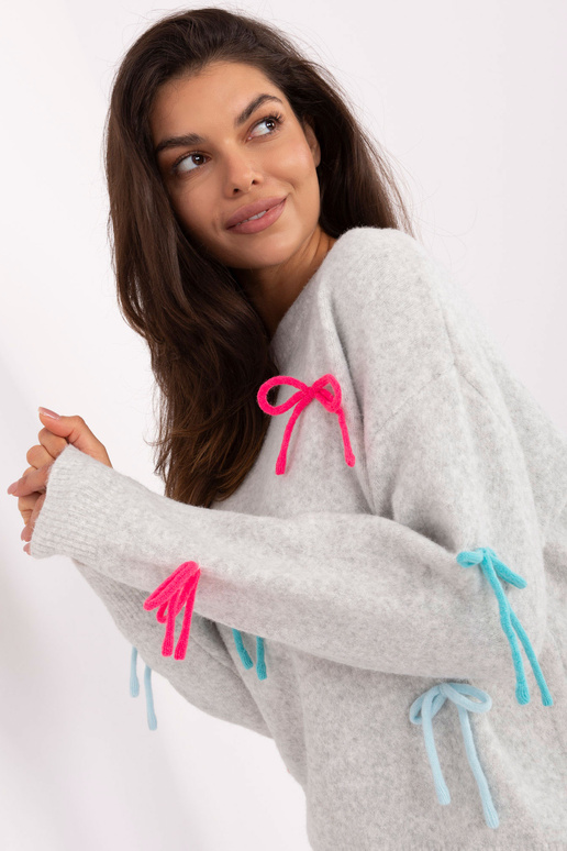 Šviesiai pilkas megztinis