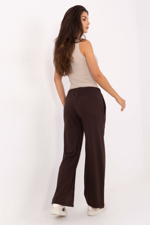 Tamsiai rudos kelnės