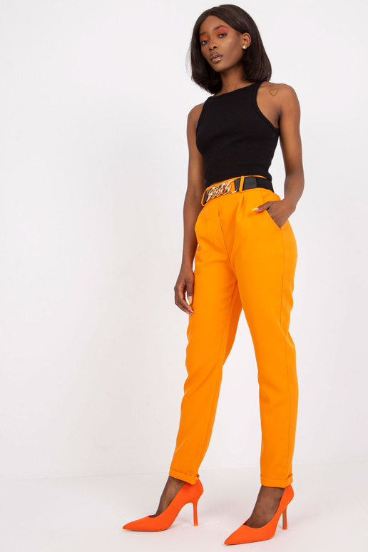 Šviesiai oranžinės spalvos... Šviesiai oranžinės spalvos...