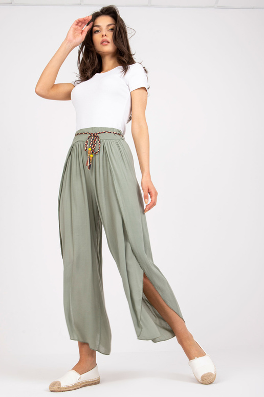 Khaki spalvos bridžai su plačiu... Khaki spalvos bridžai su plačiu...