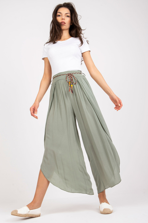 Khaki spalvos bridžai su plačiu... Khaki spalvos bridžai su plačiu...