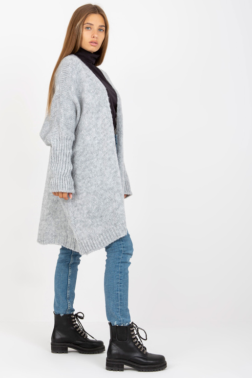 Pilkas laisvas megztinis su OCH BELLA...