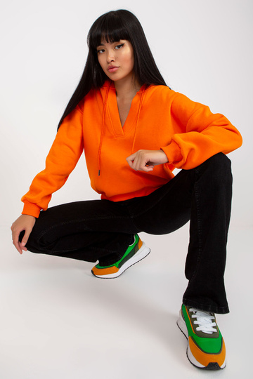 Oranžiniai megztiniai su V...