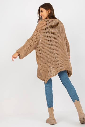 Tamsiai smėlio spalvos...