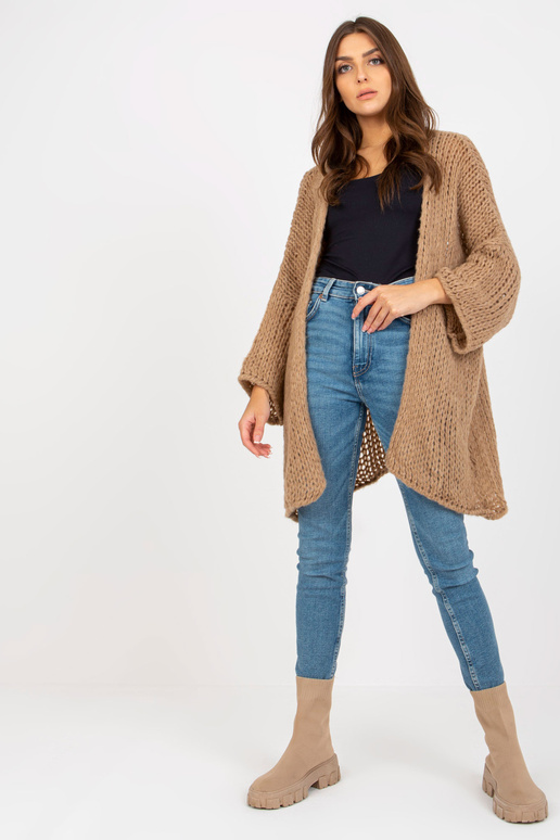 Tamsiai smėlio spalvos plačiomis...