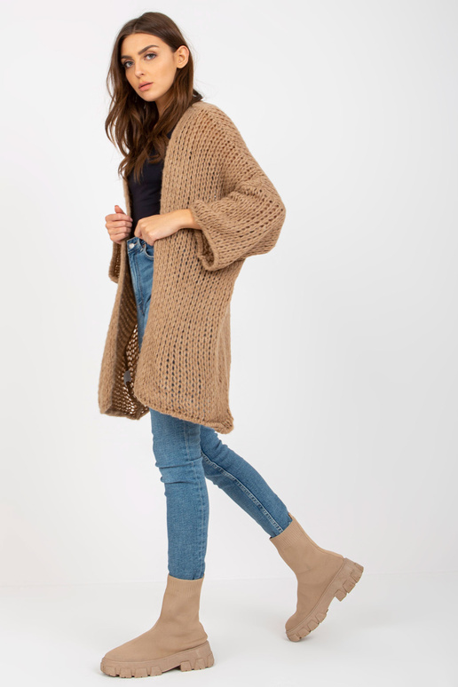 Tamsiai smėlio spalvos plačiomis...